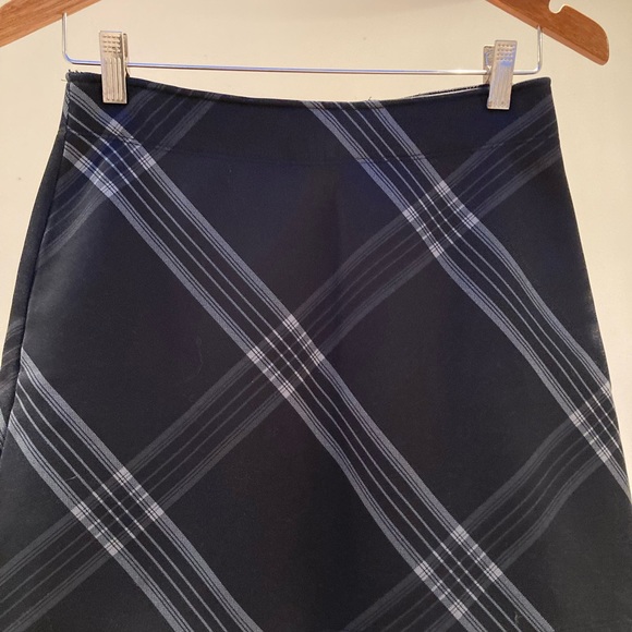 Athleta | Black Plaid Thermal Tech Skirt - Picture 3 of 7